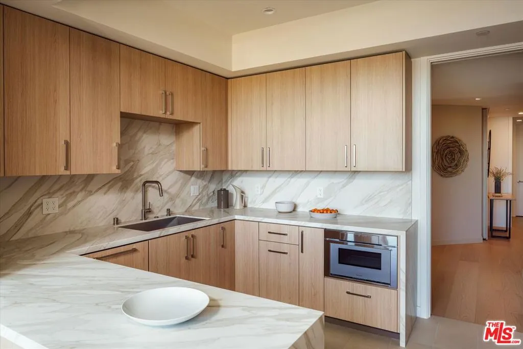 300 N Swall Drive 308, Beverly Hills, California 90211 home-pic-13