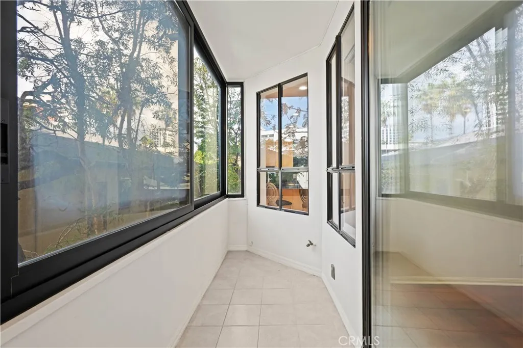 1277 S Beverly Glen Boulevard 405, Los Angeles, California 90024 home-pic-6