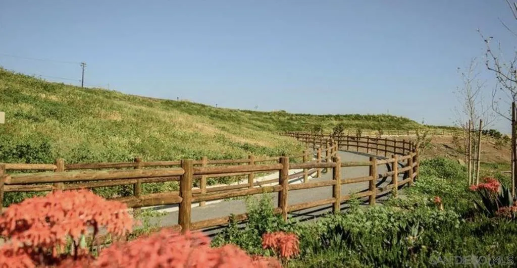 2769 Overlook Point Dr, Escondido, California 92029 home-pic-30