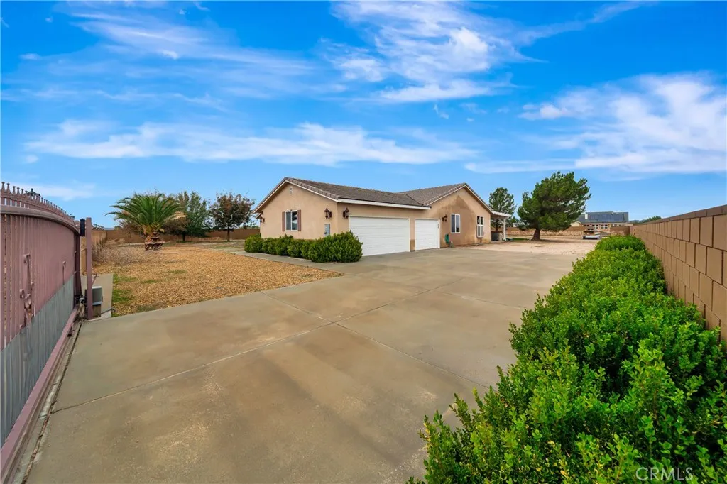 8347 W Avenue D10, Lancaster, California 93536 home-pic-3