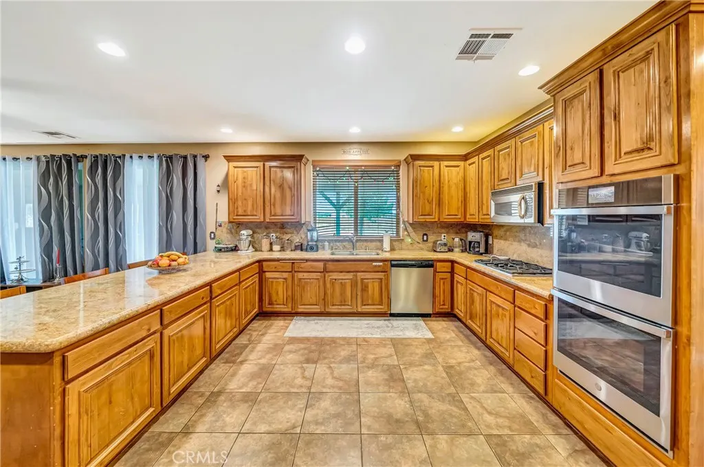 8347 W Avenue D10, Lancaster, California 93536 home-pic-22