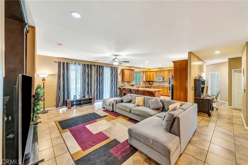 8347 W Avenue D10, Lancaster, California 93536 home-pic-11