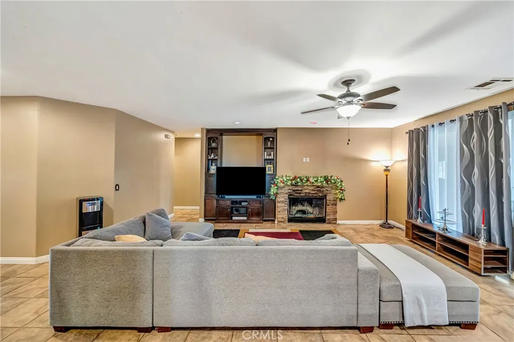 8347 W Avenue D10, Lancaster, California 93536 home-pic-9