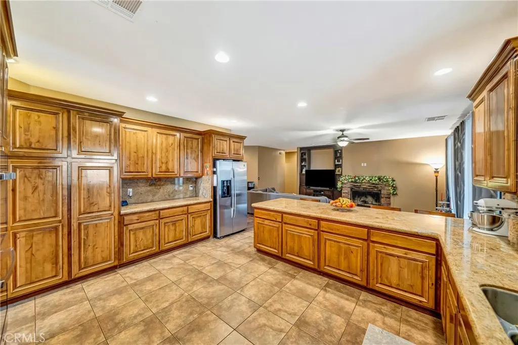 8347 W Avenue D10, Lancaster, California 93536 home-pic-15