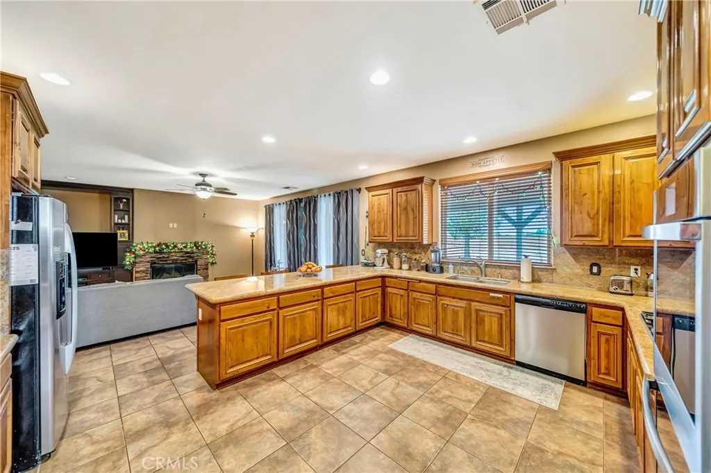 8347 W Avenue D10, Lancaster, California 93536 home-pic-14