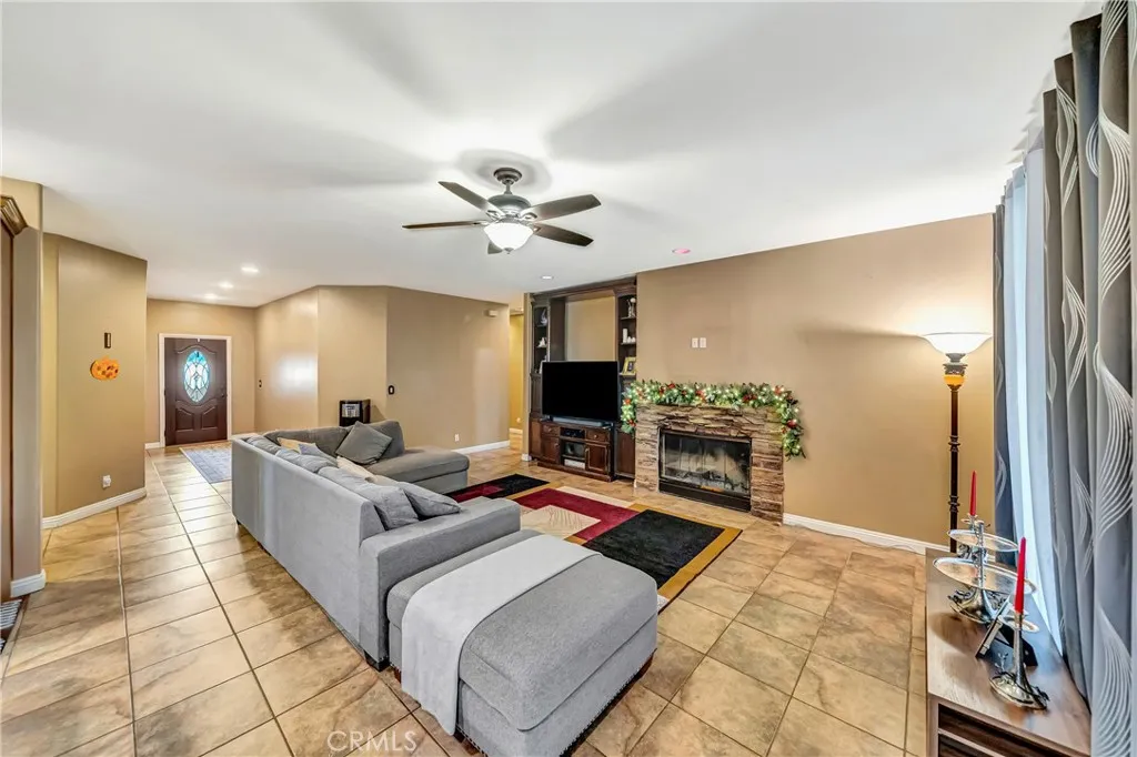 8347 W Avenue D10, Lancaster, California 93536 home-pic-8
