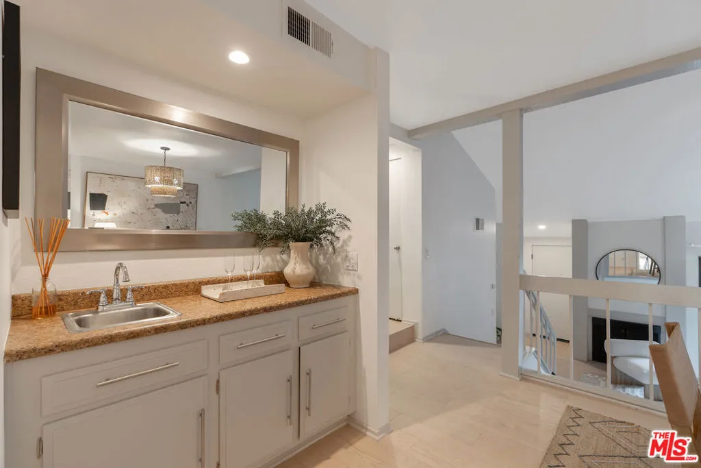 6211 Nita Avenue, Woodland Hills, California 91367 home-pic-6