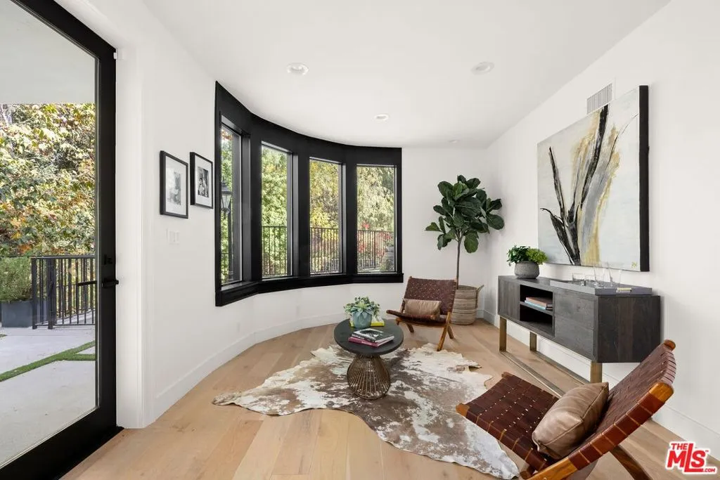 16881 Oak View Drive, Encino, California 91436 home-pic-5