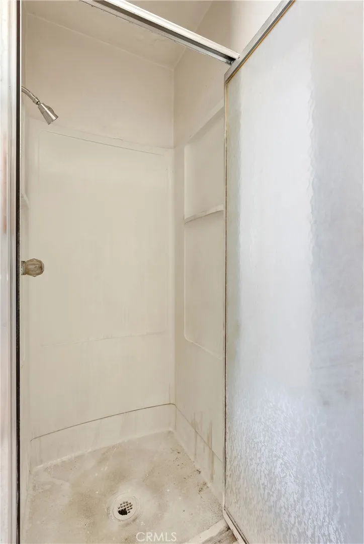 18928 Victory Boulevard, Tarzana, California 91335 home-pic-23
