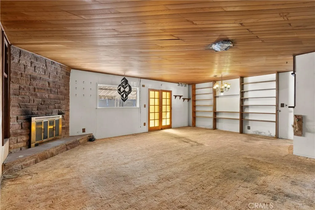 18928 Victory Boulevard, Tarzana, California 91335 home-pic-5