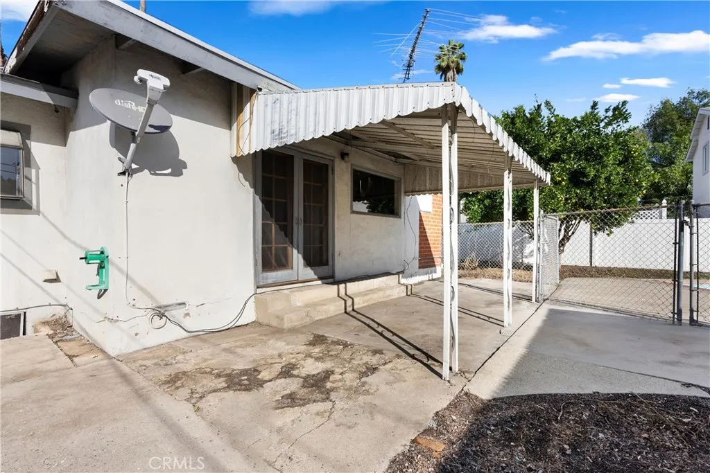 18928 Victory Boulevard, Tarzana, California 91335 home-pic-29