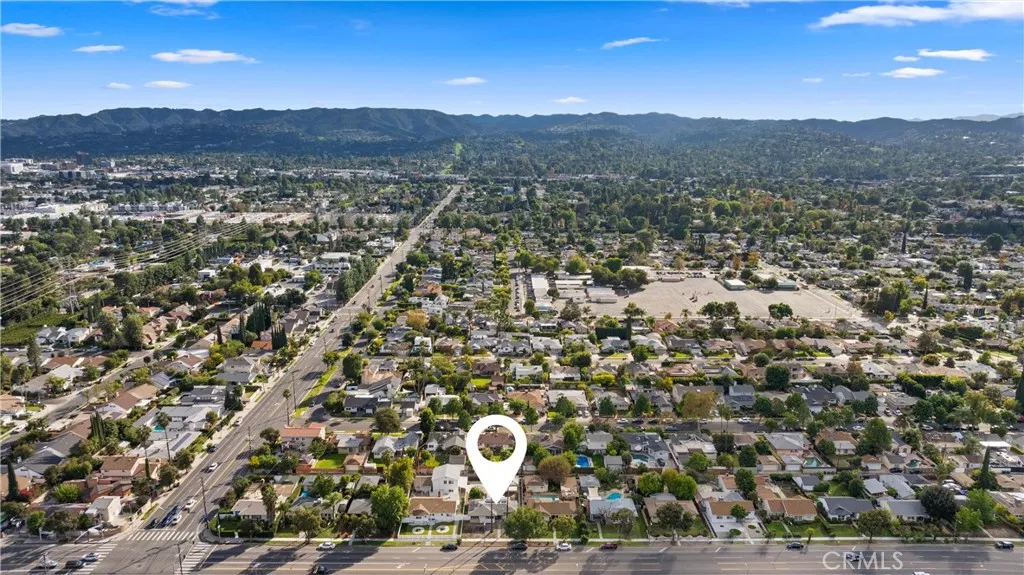 18928 Victory Boulevard, Tarzana, California 91335 home-pic-42