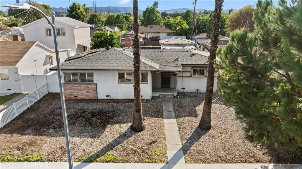 18928 Victory Boulevard, Tarzana, California 91335 home-pic-40