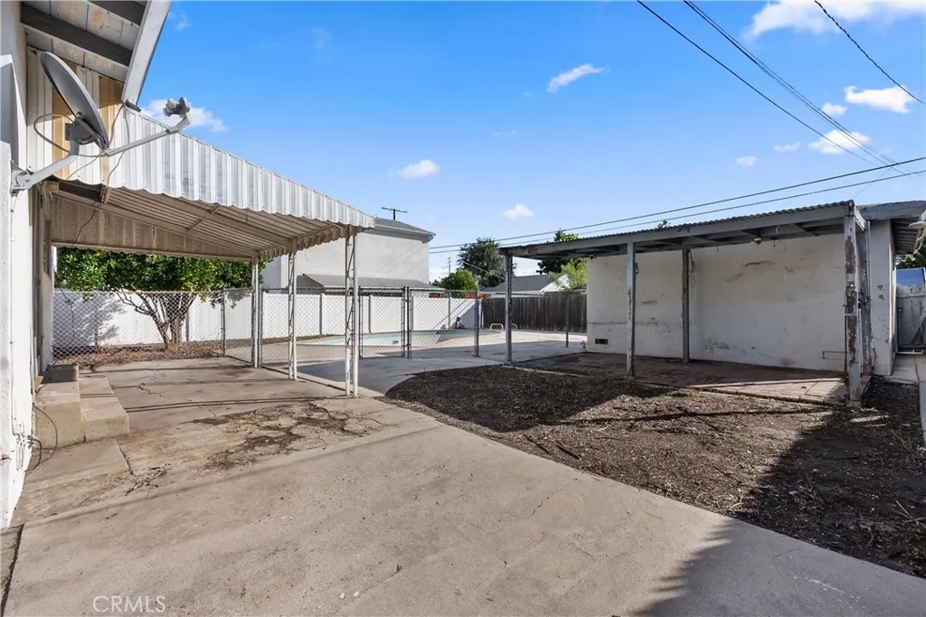 18928 Victory Boulevard, Tarzana, California 91335 home-pic-30
