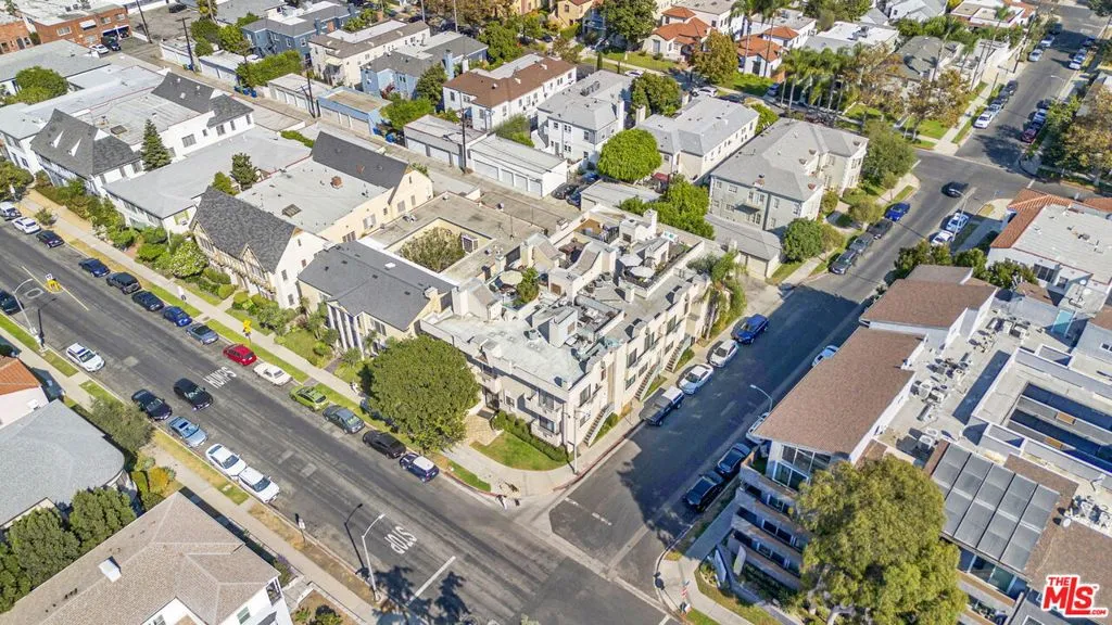 102 N Sweetzer Avenue 106, Los Angeles, California 90048 home-pic-25