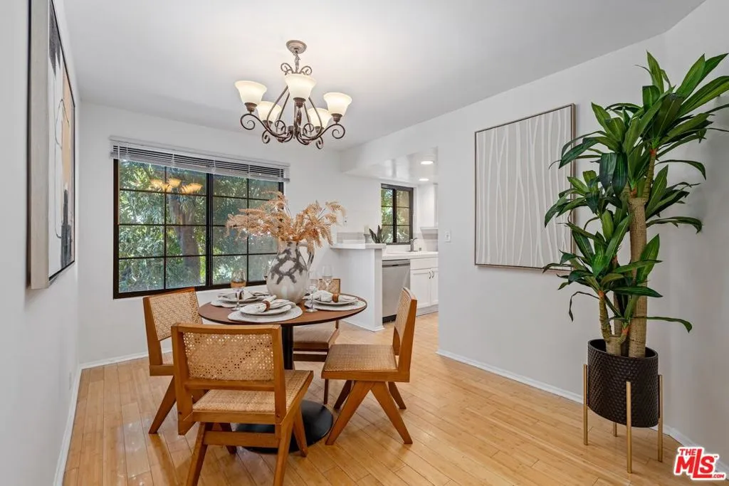 102 N Sweetzer Avenue 106, Los Angeles, California 90048 home-pic-5