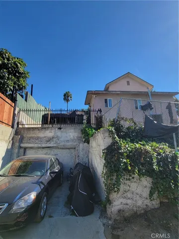 rear 2 bed 1 ba unit