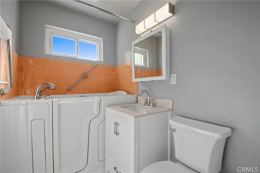 2202 W 153rd Street, Compton, California 90220 home-pic-15
