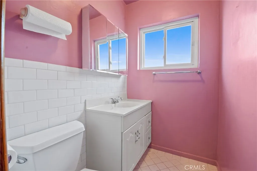 2202 W 153rd Street, Compton, California 90220 home-pic-16