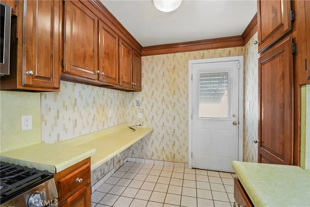 2202 W 153rd Street, Compton, California 90220 home-pic-11