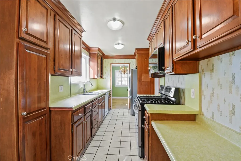 2202 W 153rd Street, Compton, California 90220 home-pic-10