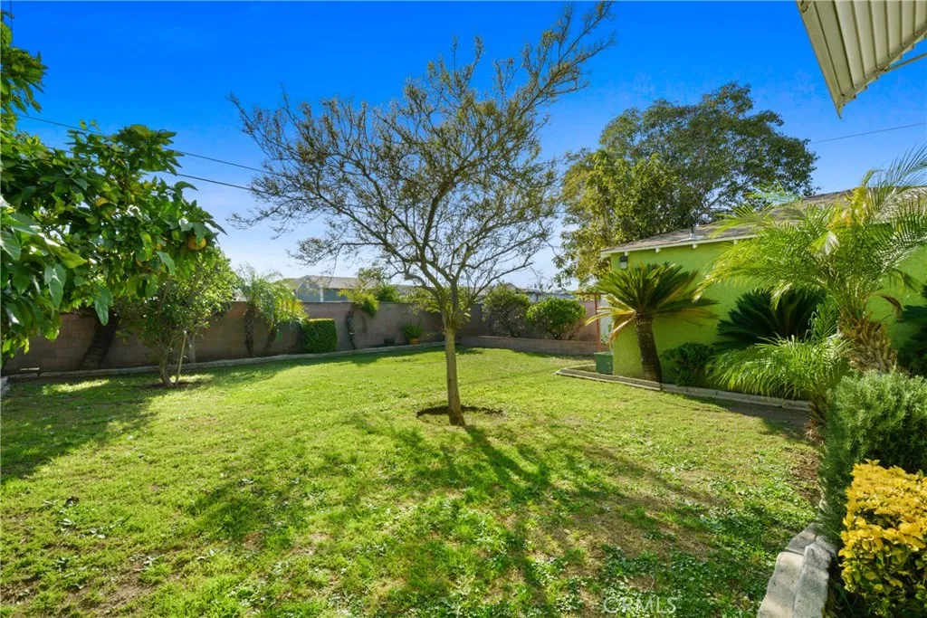 2202 W 153rd Street, Compton, California 90220 home-pic-25