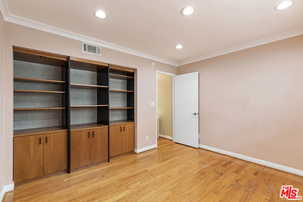 15137 Magnolia Boulevard A, Sherman Oaks, California 91403 home-pic-6