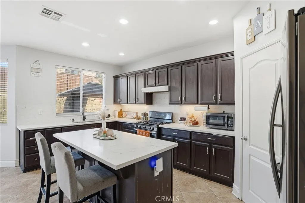 3902 Bluff, Perris, California 92571 home-pic-16