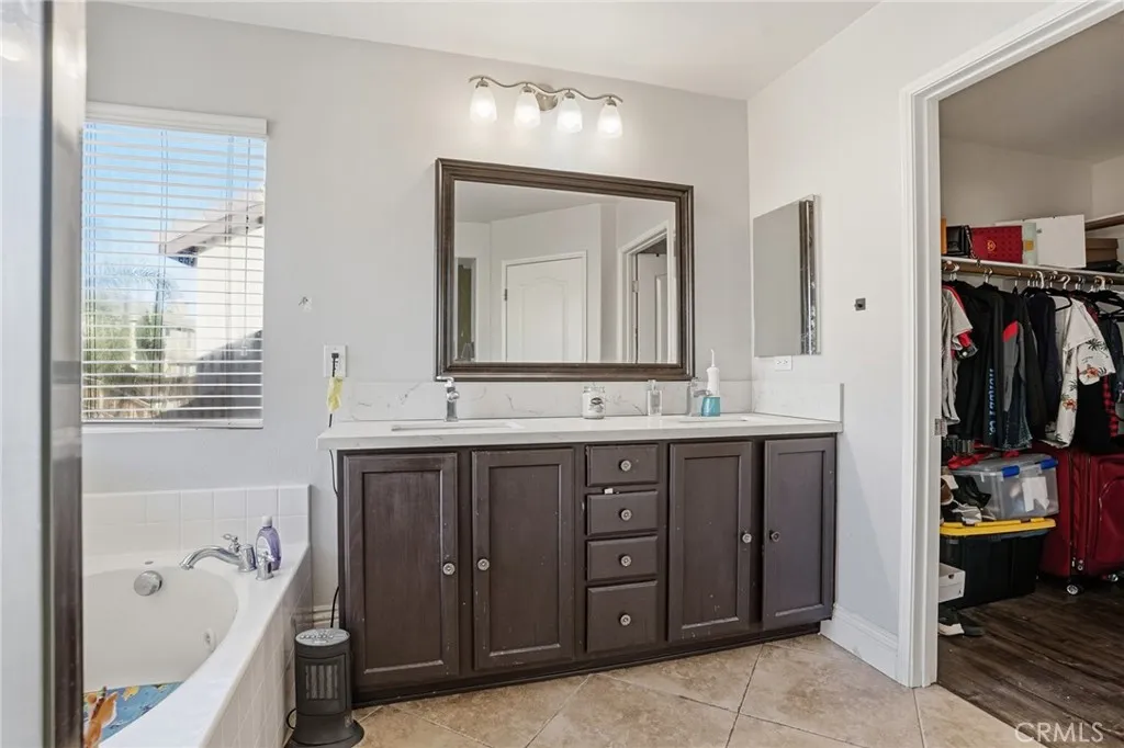 3902 Bluff, Perris, California 92571 home-pic-27