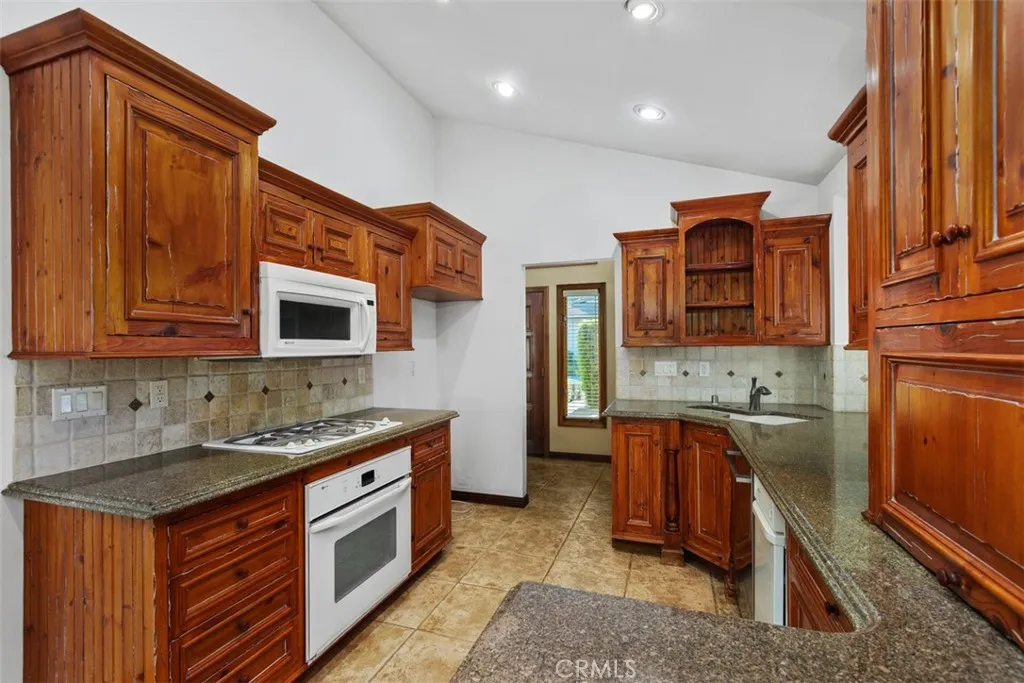 38285 Oaktree, Murrieta, California 92562 home-pic-14