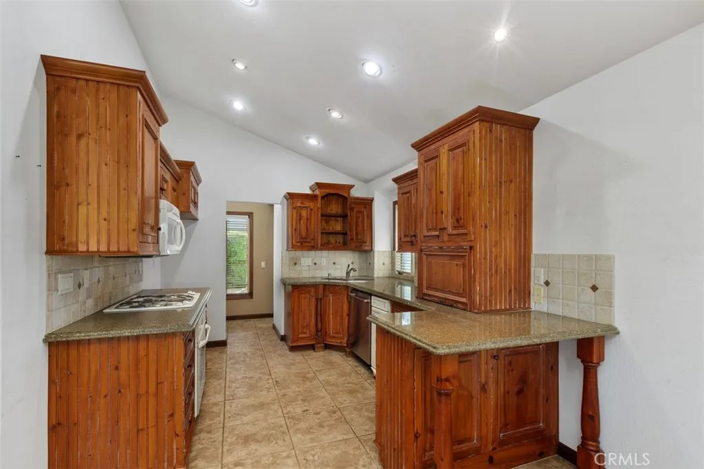 38285 Oaktree, Murrieta, California 92562 home-pic-16