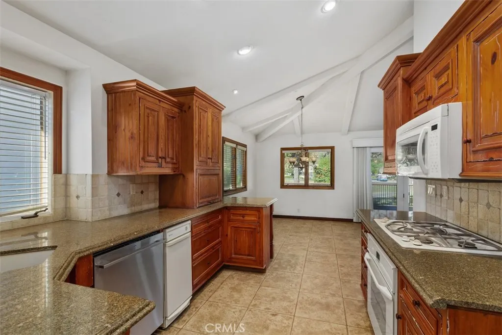 38285 Oaktree, Murrieta, California 92562 home-pic-17
