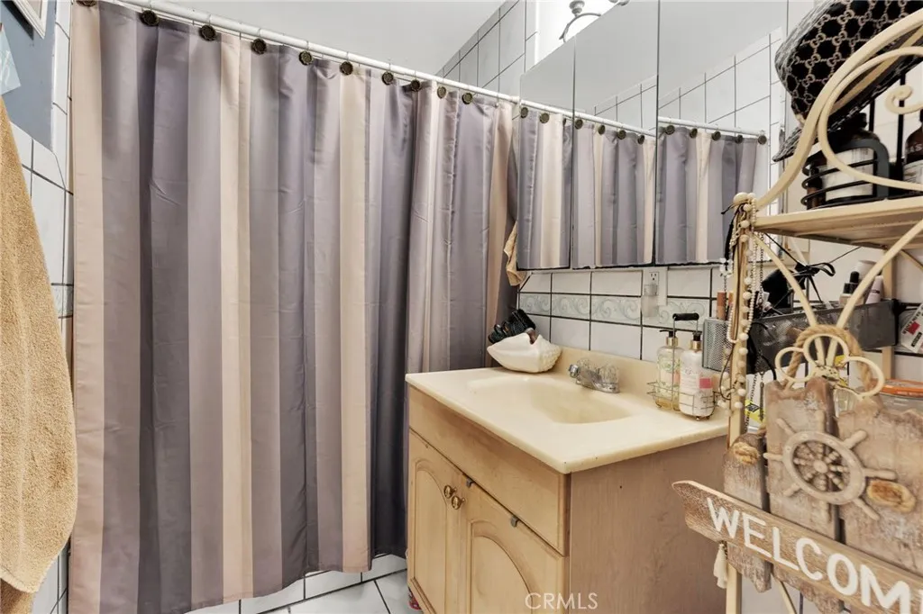 401 Dixford, La Puente, California 91744 home-pic-26
