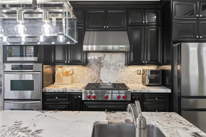 Cooktop, double oven, Stainless appliances