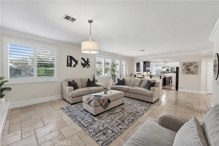 Family Room to kitchen