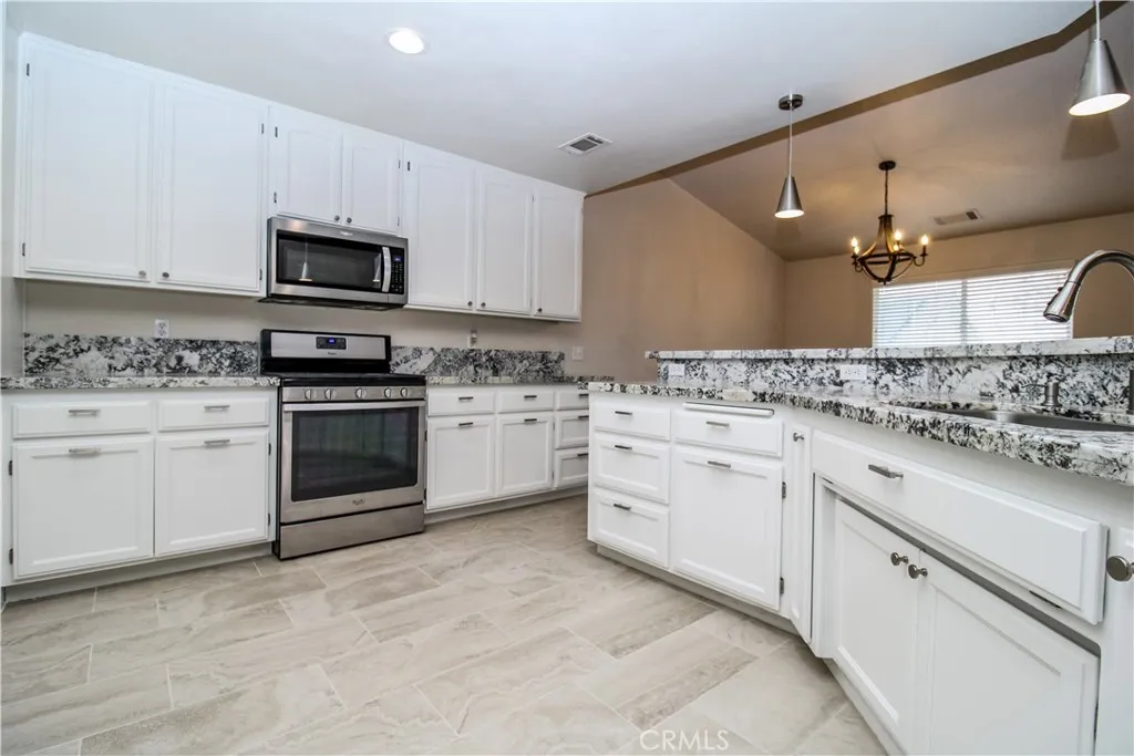 17772 Pebble Beach, Victorville, California 92395 home-pic-8