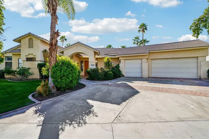 1-web-or-mls-Four Paths Ln-S2711-001