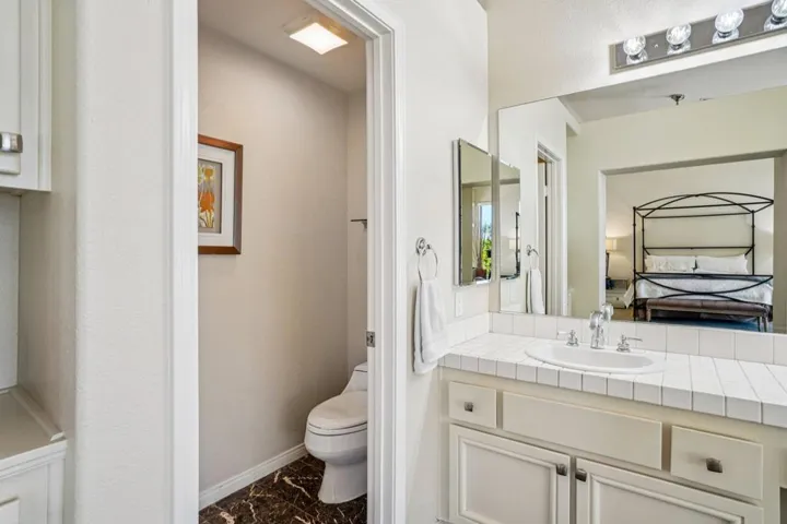 42-web-or-mls-Four Paths Ln-S2711-044