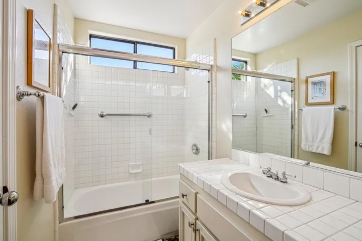 29-web-or-mls-Four Paths Ln-S2711-031