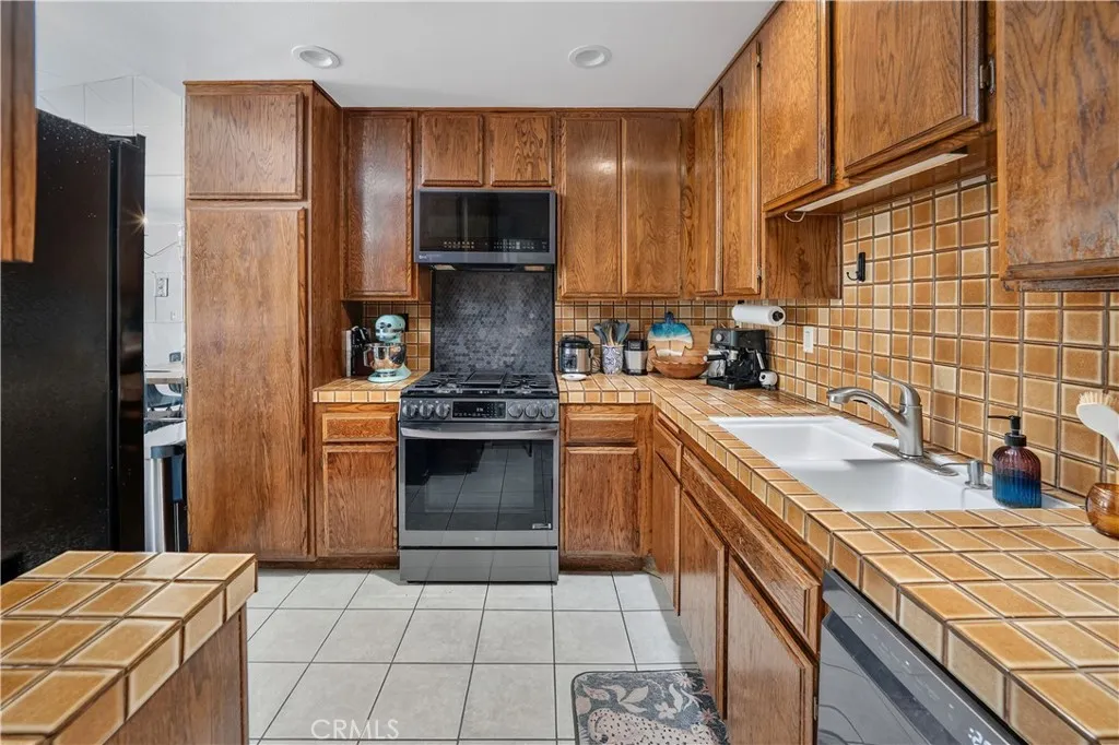 25784 Covala Court, Valencia, California 91355 home-pic-12