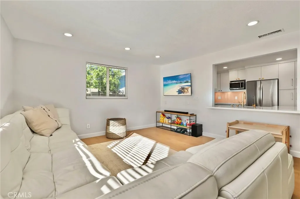 1216 N Richard Street, Orange, California 92869 home-pic-19
