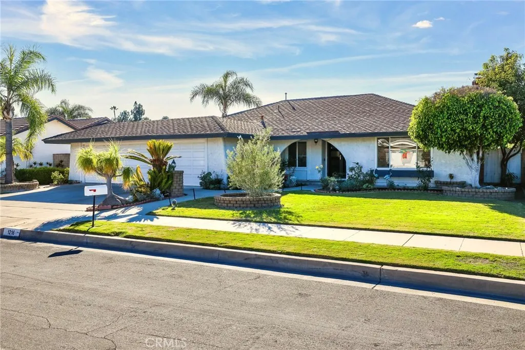 1216 N Richard Street, Orange, California 92869 home-pic-2