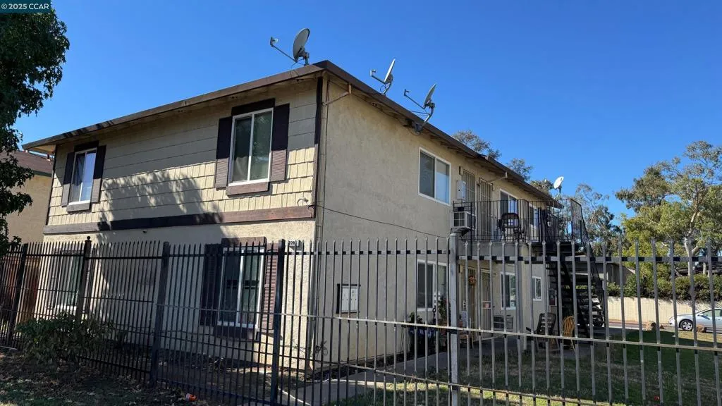 2208 Spanos St, Antioch, California 94509 home-pic-3