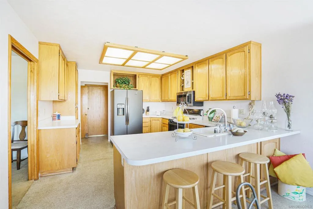 995 Laky Ln, Ramona, California 92065 home-pic-24