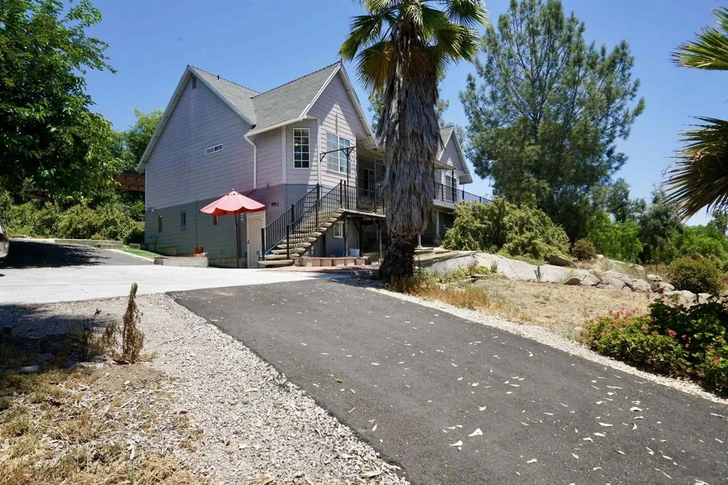 995 Laky Ln, Ramona, California 92065 home-pic-40