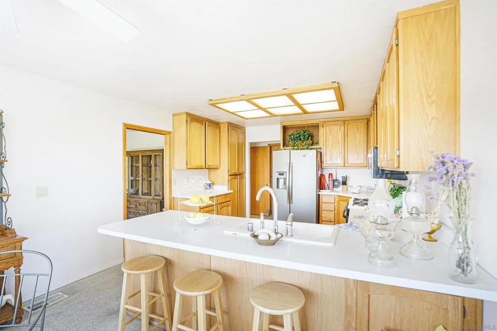 995 Laky Ln, Ramona, California 92065 home-pic-25