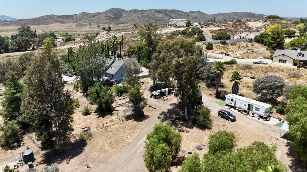 995 Laky Ln, Ramona, California 92065 home-pic-1
