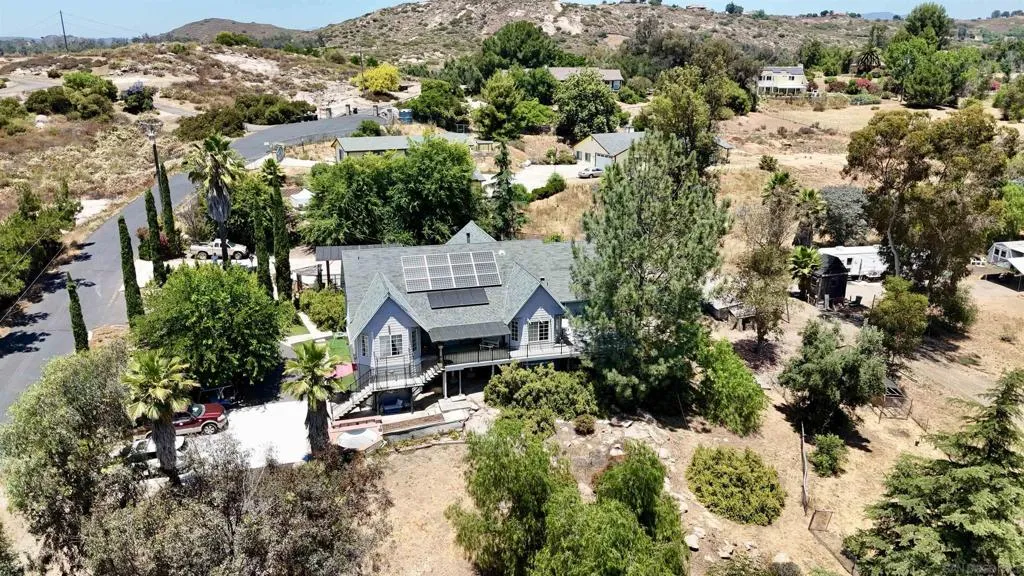 995 Laky Ln, Ramona, California 92065 home-pic-0