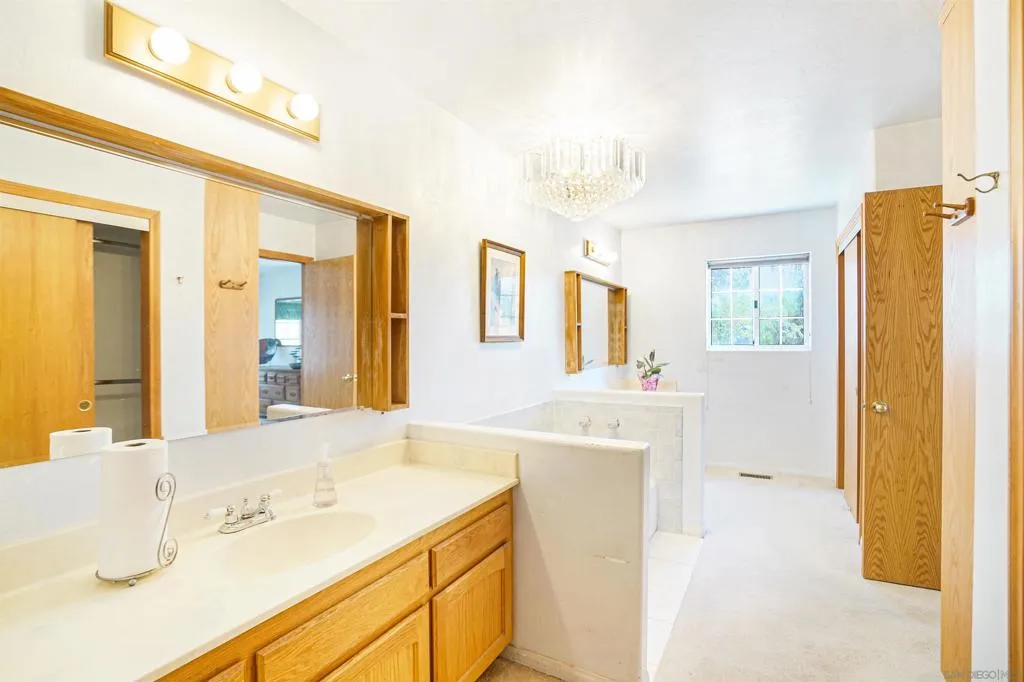 995 Laky Ln, Ramona, California 92065 home-pic-19