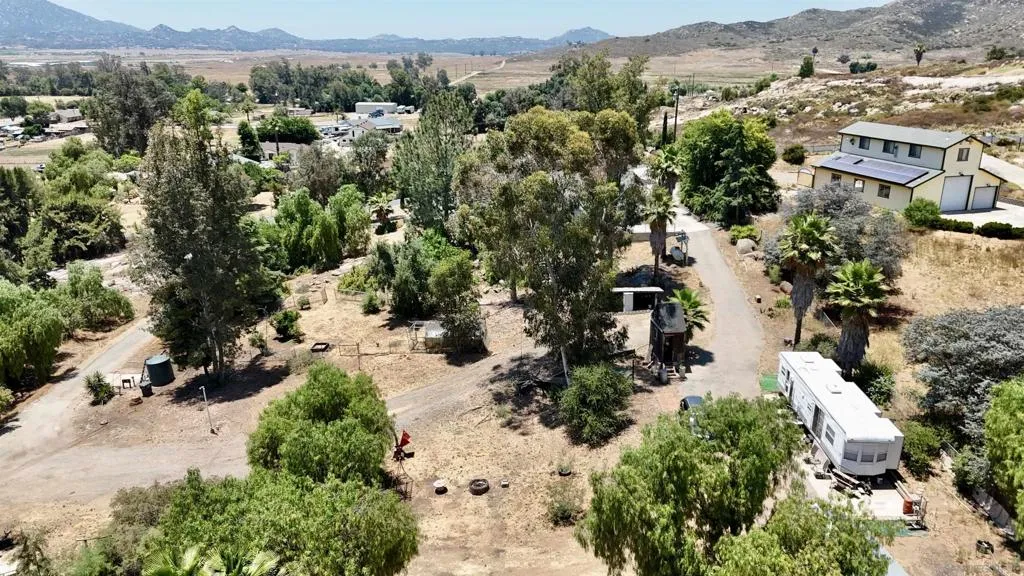 995 Laky Ln, Ramona, California 92065 home-pic-3